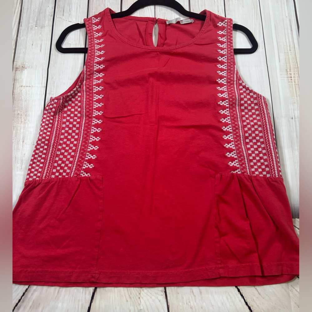 Red Sleeveless Top